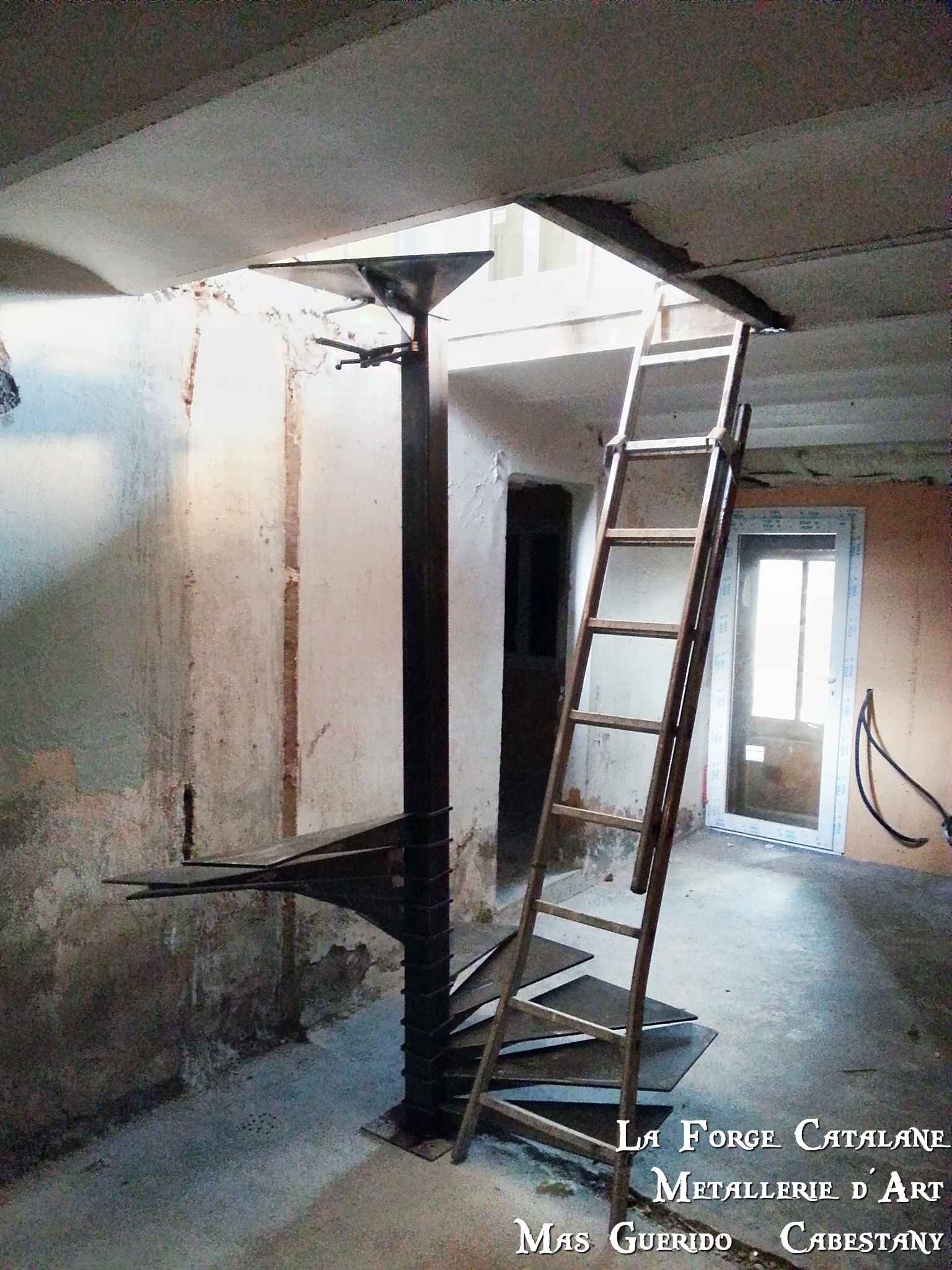 Escalier Helicoidal marches fer 6 forge catalane.jpg